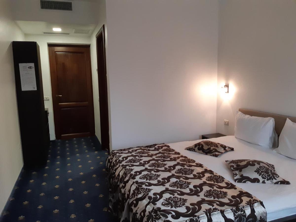 Hotel Ro&Mario Barlad Birlad Екстер'єр фото